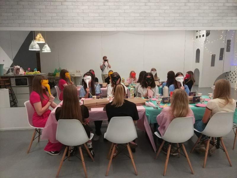 Мафия-НН: Молодой мафиозный клуб собрался под присмотром мам и началось судорожное выяснение правил поведения того или иного персонажа.