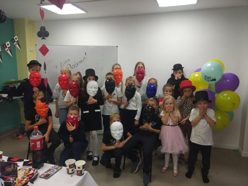 Мафия-НН: На новоселье нового детского центра собрались целою гурьбой за праздничный стол.