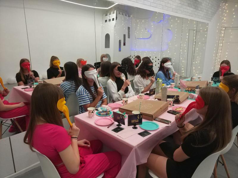 Мафия-НН: Эти две игры оказались настоящим испытанием для мирных жителей, так как, несмотря на сомнения и недопонимания, девушки сами того не подозревая, вынесли всю мафию в обеих партиях.